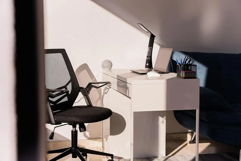 Digital Nomad Suites With Free Gym Pass And Office Setup 索菲亞 公寓